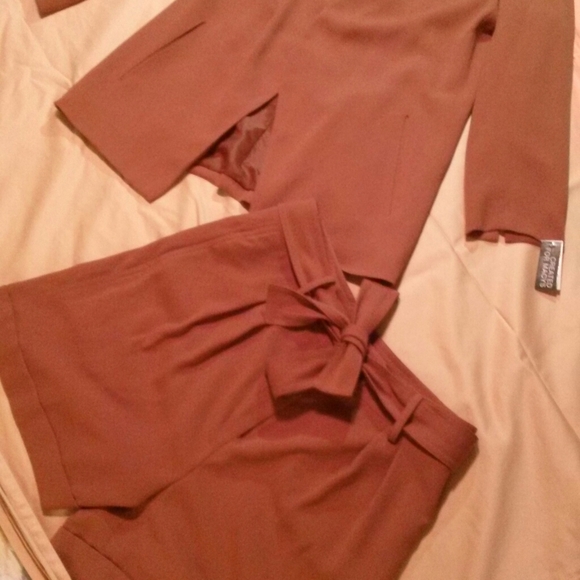 Women's suit - Picture 3 of 6